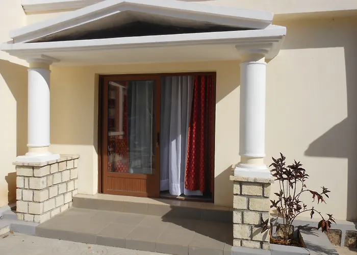 Saara Hotel